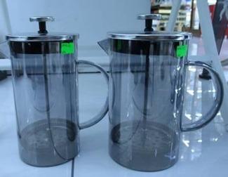 CAFETERA CON EMBOLO LISA CON ASA 800ML