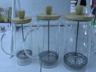 CAFETERA CON EMBOLO TAPA BAMBU CON ASA 360ML